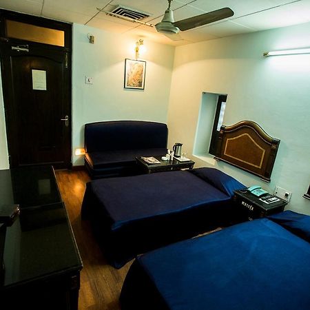 Deep Hotel Lucknow Eksteriør billede