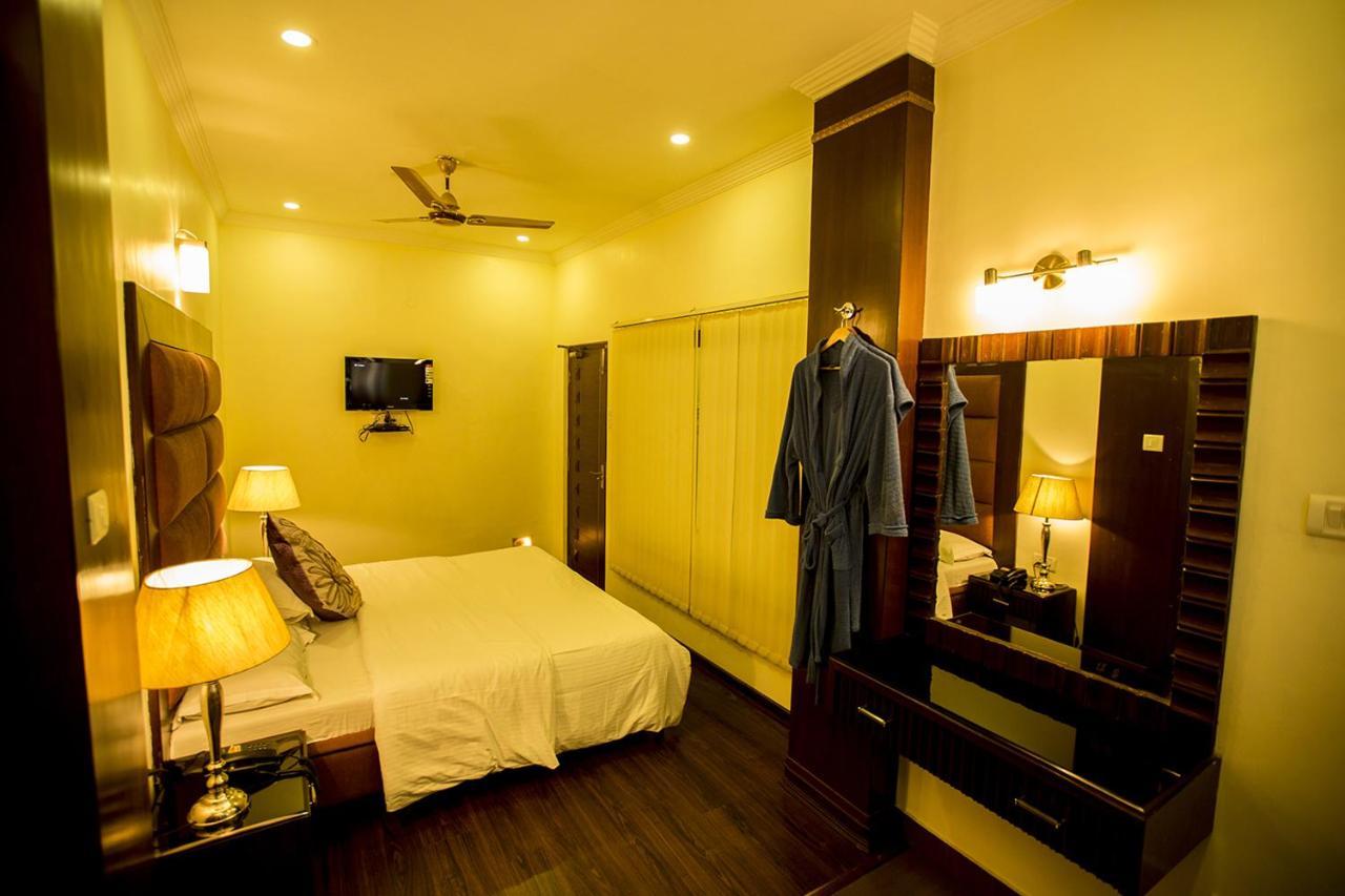 Deep Hotel Lucknow Eksteriør billede