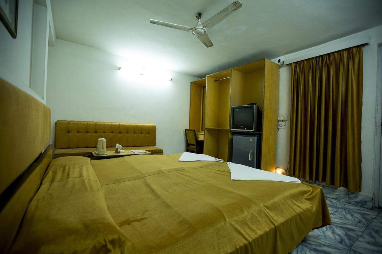 Deep Hotel Lucknow Eksteriør billede