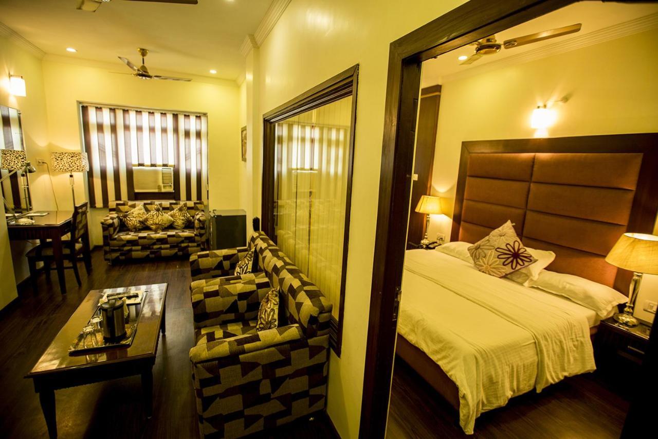 Deep Hotel Lucknow Eksteriør billede