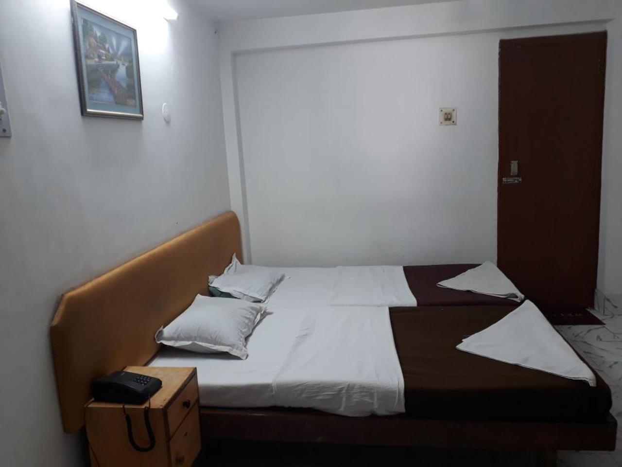 Deep Hotel Lucknow Eksteriør billede