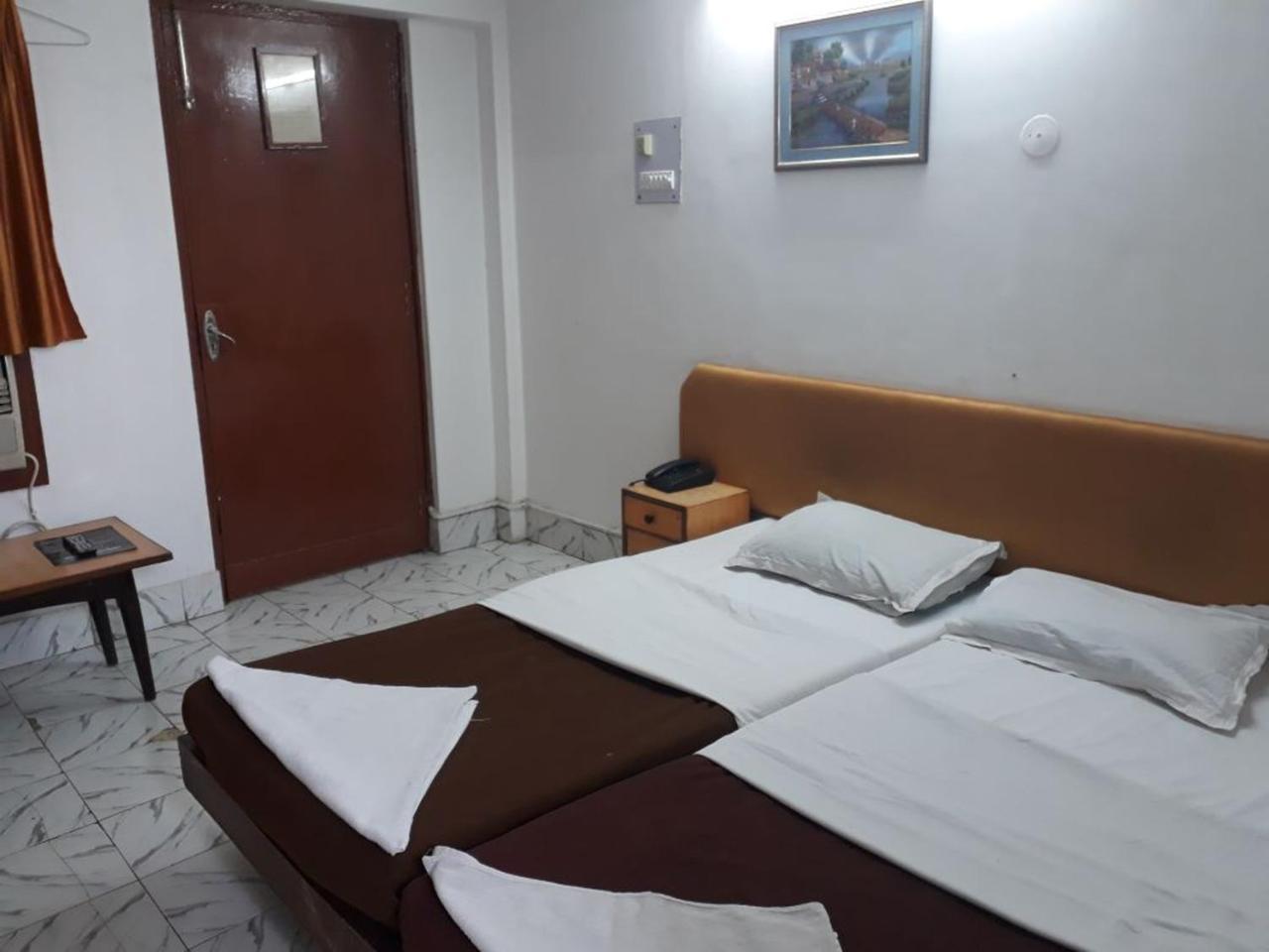 Deep Hotel Lucknow Eksteriør billede