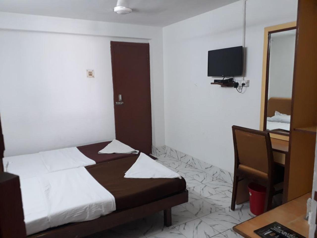 Deep Hotel Lucknow Eksteriør billede